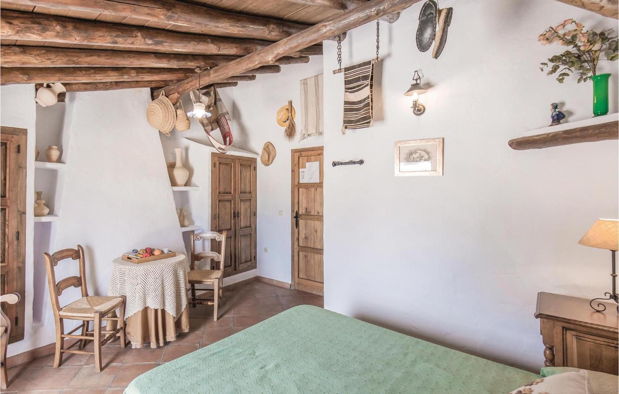 Cozy Home In Zahara De La Sierra With Kitchen Экстерьер фото