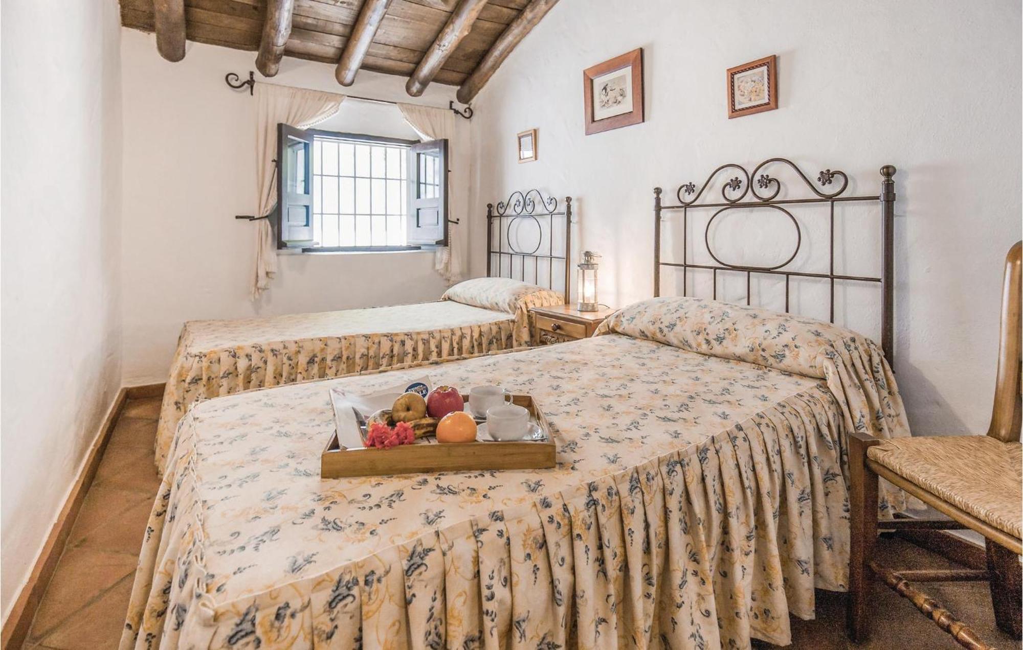 Cozy Home In Zahara De La Sierra With Kitchen Экстерьер фото