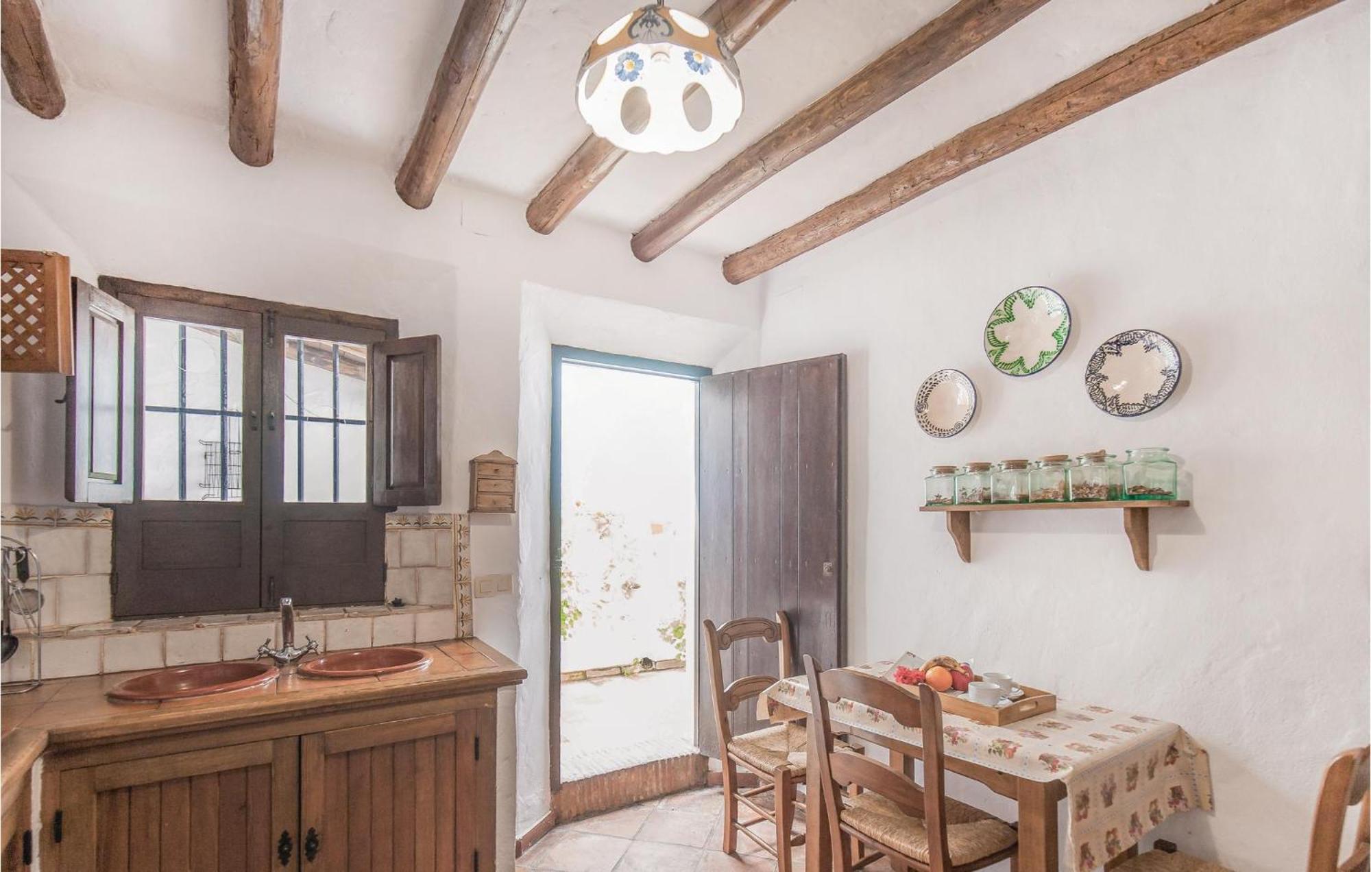 Cozy Home In Zahara De La Sierra With Kitchen Экстерьер фото