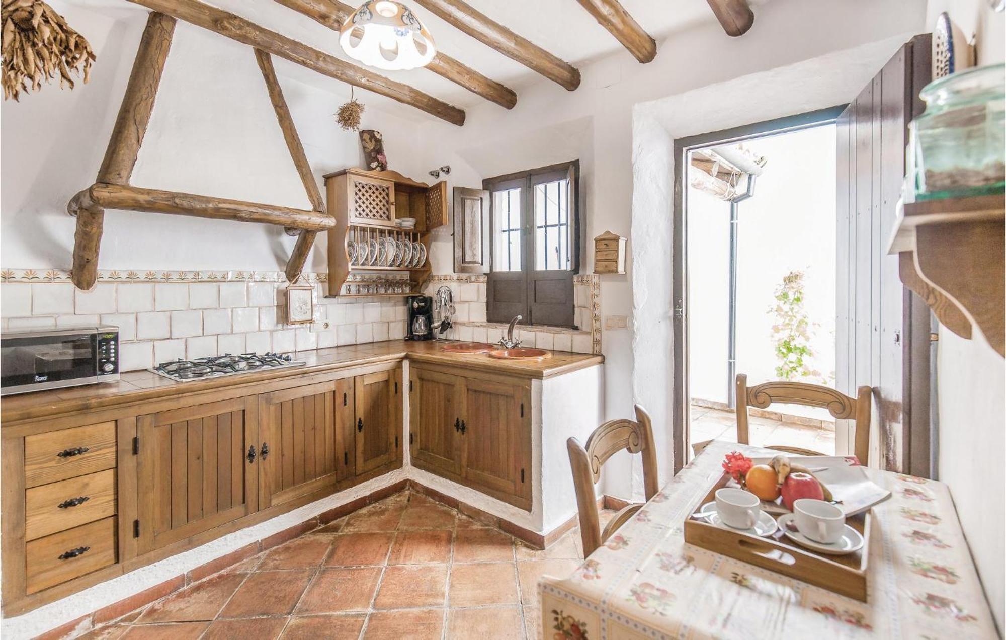 Cozy Home In Zahara De La Sierra With Kitchen Экстерьер фото