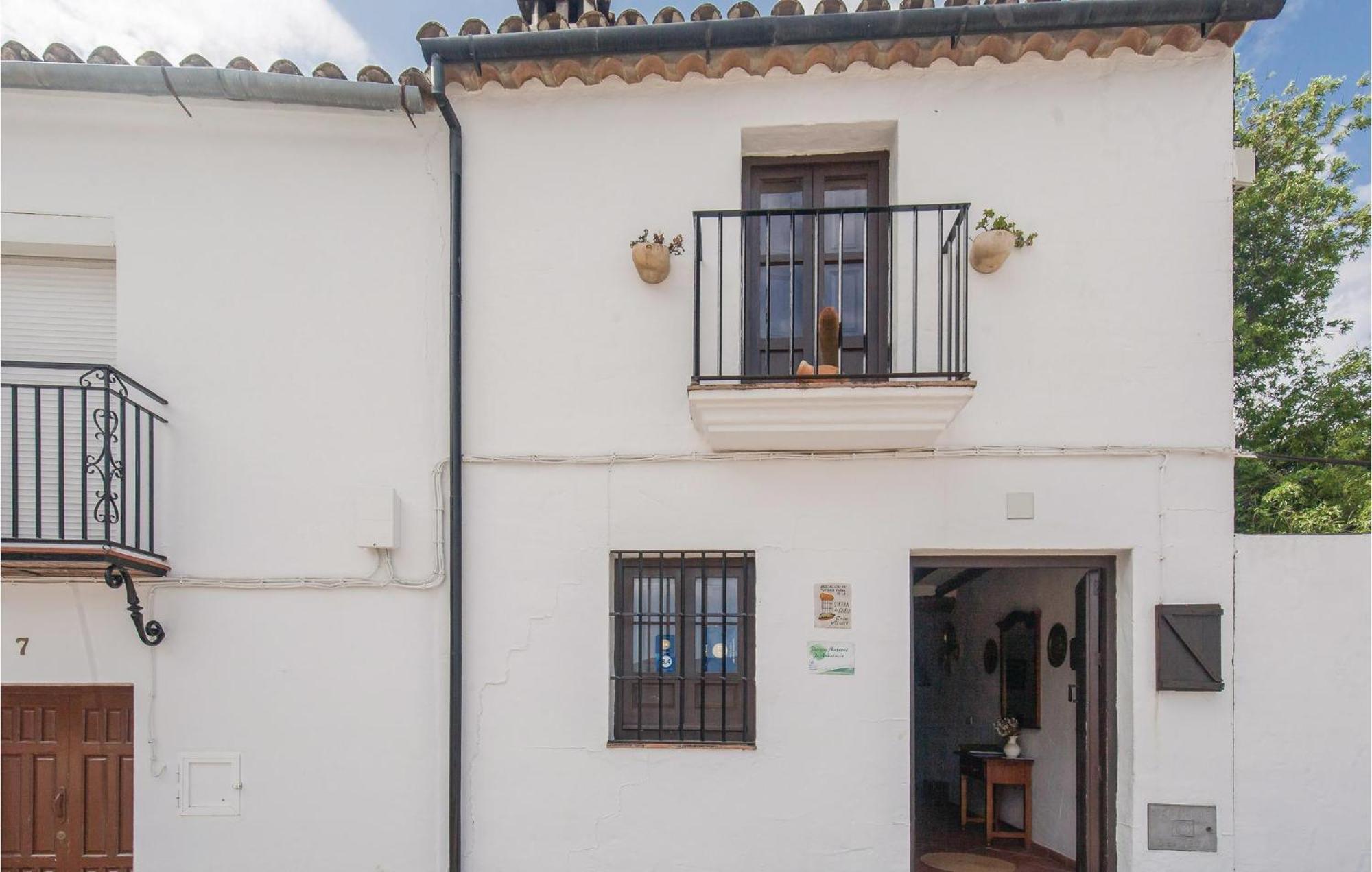 Cozy Home In Zahara De La Sierra With Kitchen Экстерьер фото