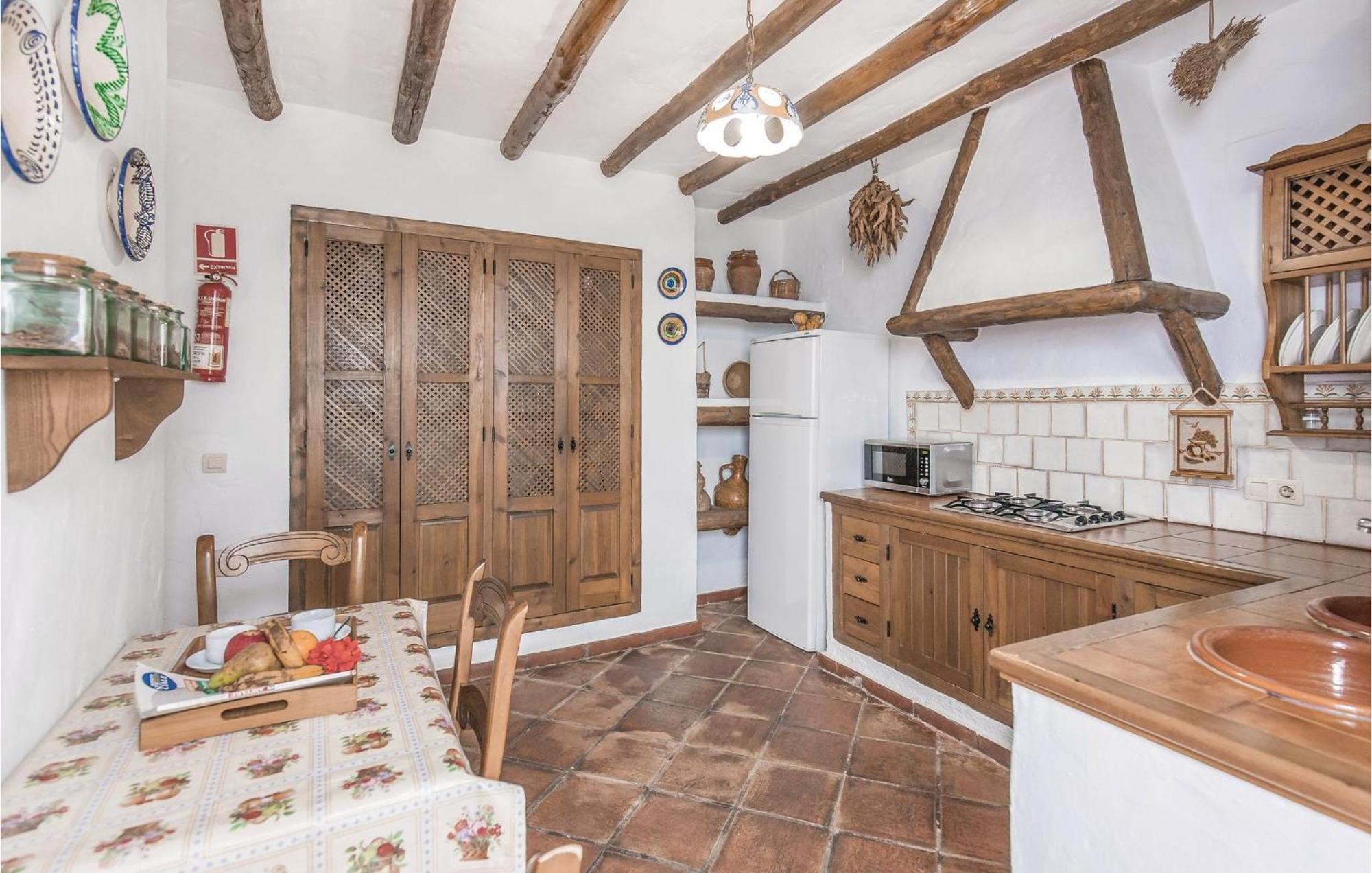 Cozy Home In Zahara De La Sierra With Kitchen Экстерьер фото