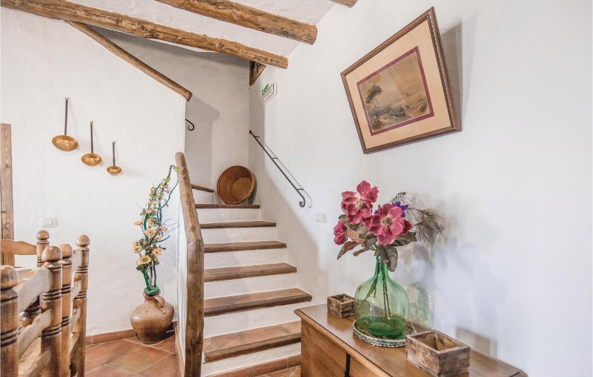 Cozy Home In Zahara De La Sierra With Kitchen Экстерьер фото