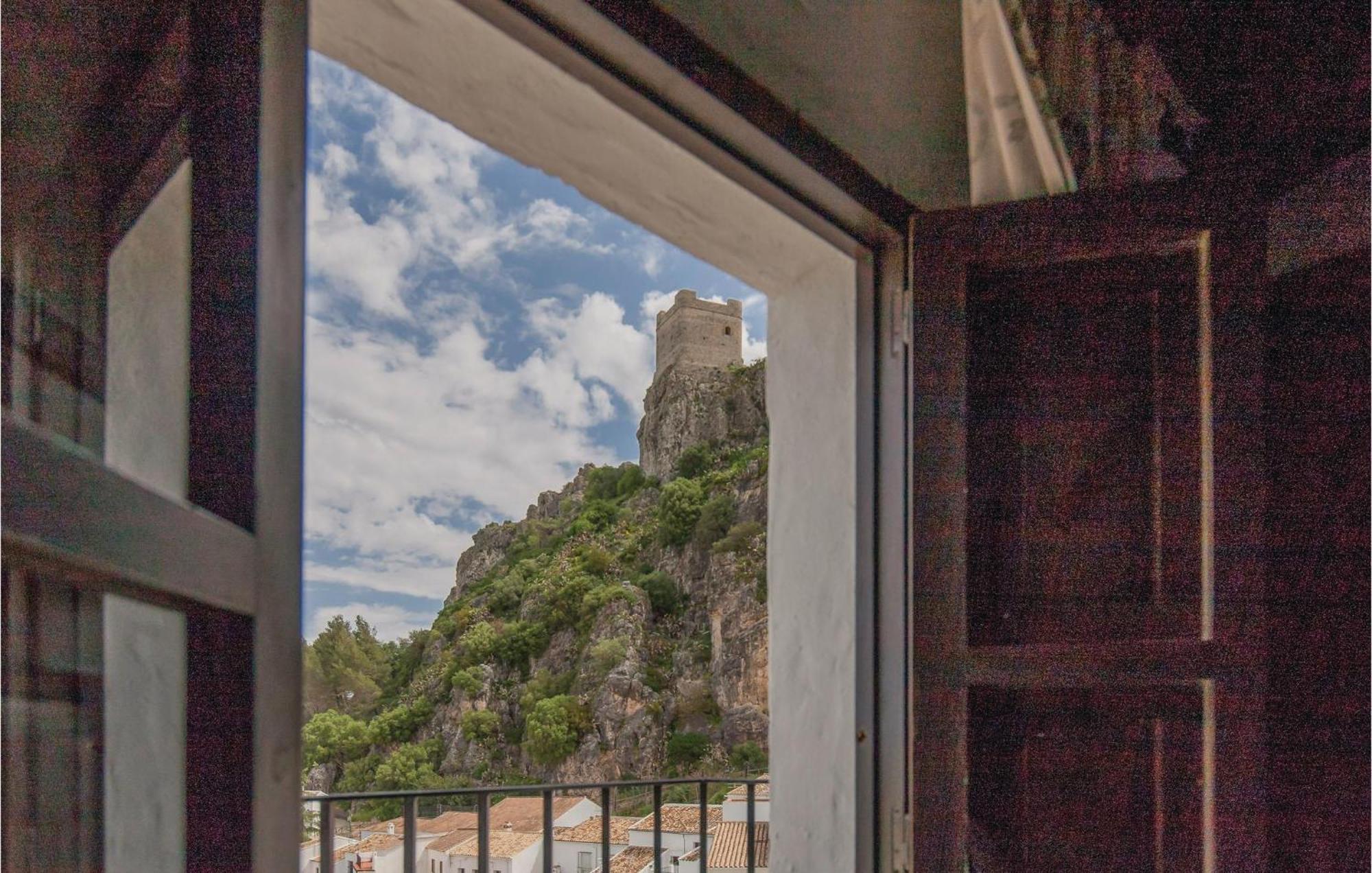 Cozy Home In Zahara De La Sierra With Kitchen Экстерьер фото