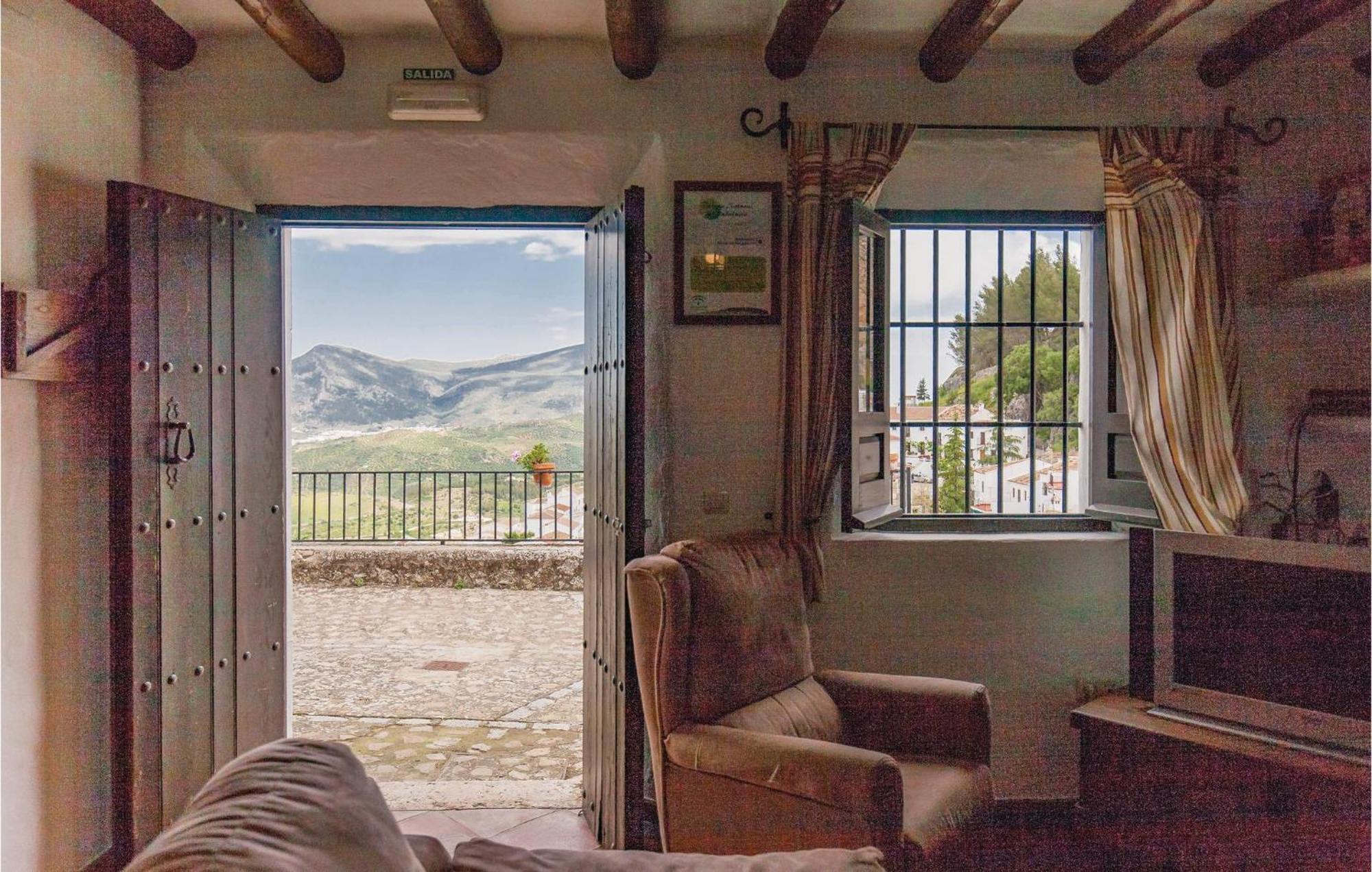 Cozy Home In Zahara De La Sierra With Kitchen Экстерьер фото