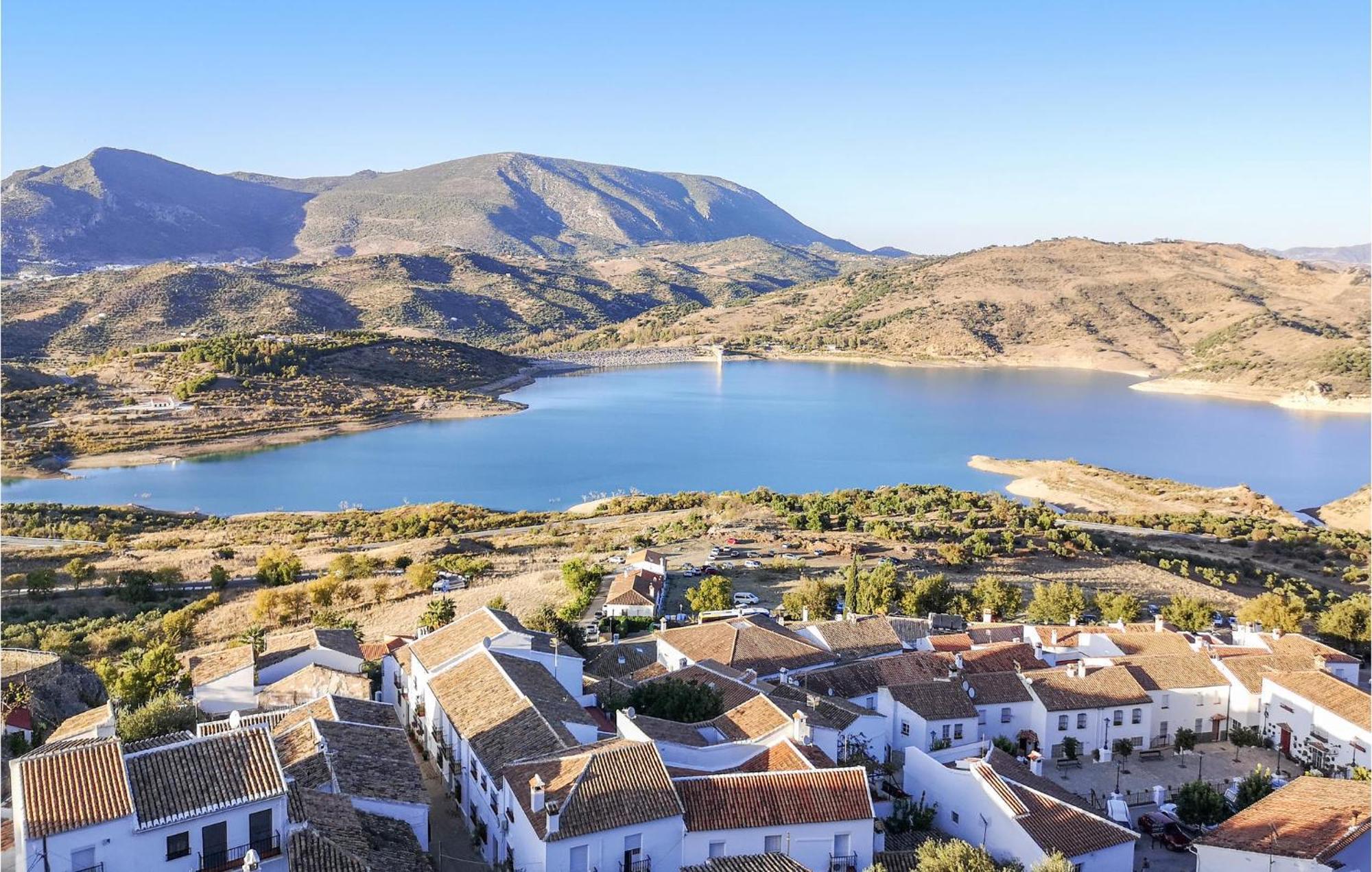 Cozy Home In Zahara De La Sierra With Kitchen Экстерьер фото