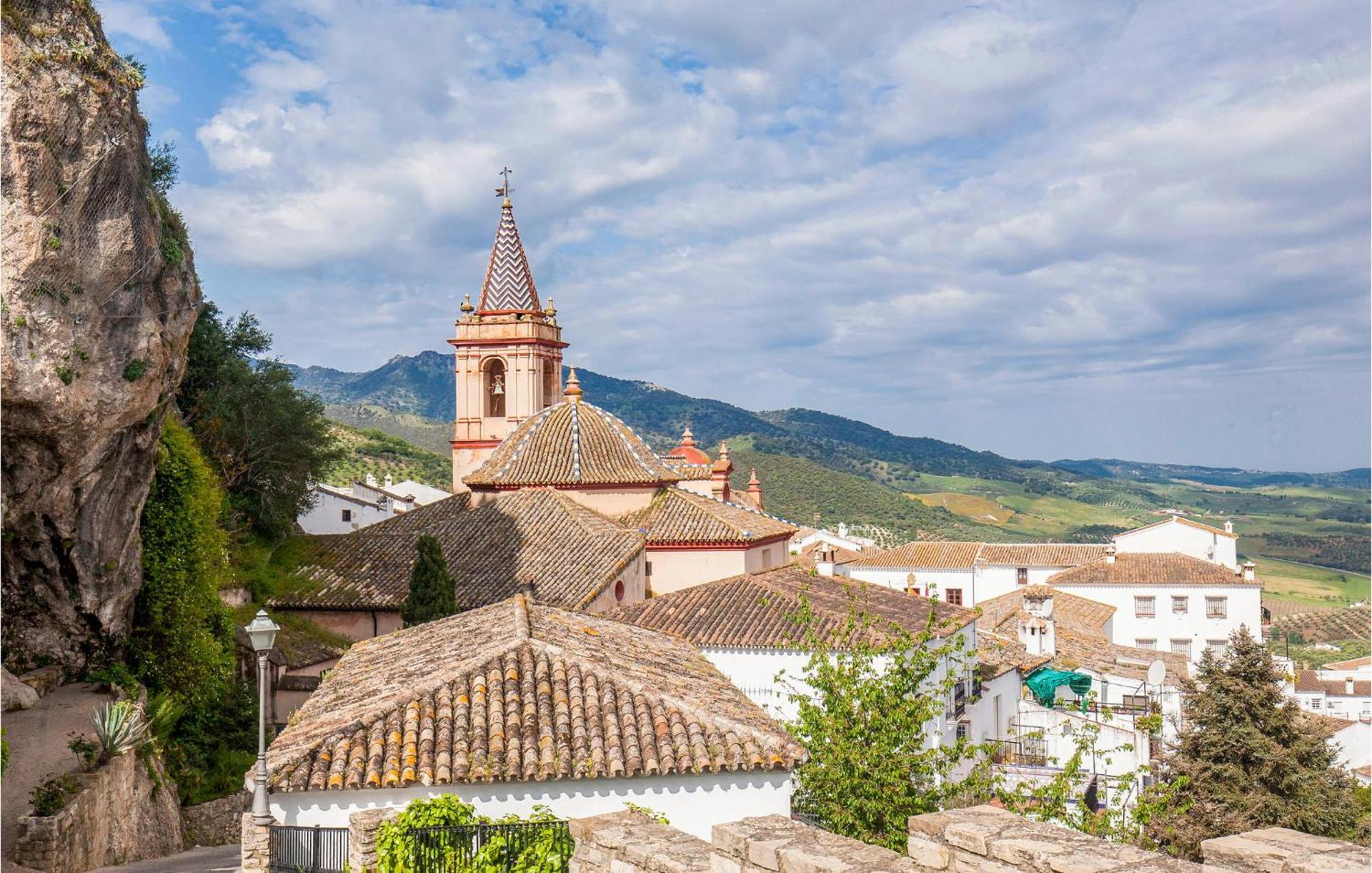 Cozy Home In Zahara De La Sierra With Kitchen Экстерьер фото